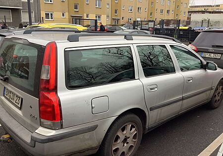 Volvo V70 2.4