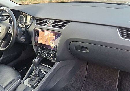 Skoda Octavia Premium Edition 1 Hand Top Zustand LED