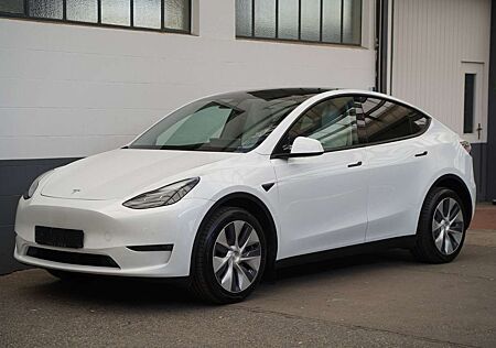 Tesla Model Y Standard Range RWD *innen weiß*AHK*Matrix-LED*