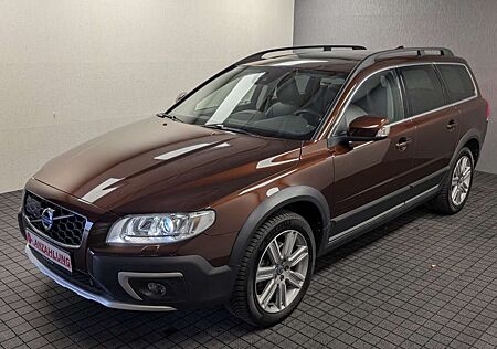 Volvo XC 70 XC70 Summum 4x4+ACC+Bi-Xenon+Navi+Pano+Keyless