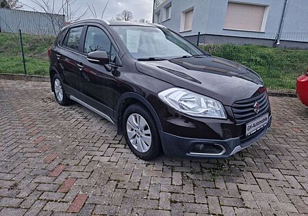 Suzuki SX4 S-Cross 1.6 VVT CVT 4x4 -- PDC+BC+Tem+AHK+2xSH+Alu+Telef -