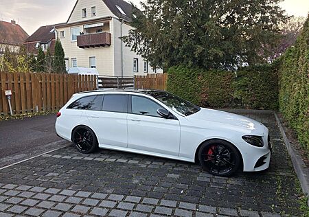 Mercedes-Benz E 200 9G-TRONIC AMG Line Pano 20" Garantie AHK TOP !!!