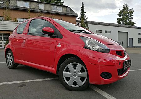 Toyota Aygo Cool Klima, ZV, Servo, el. Fensterh., TÜV NEU !