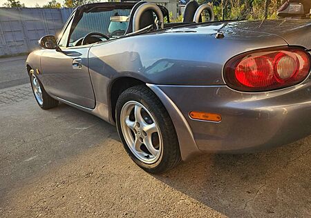 Mazda MX-5 1.6i 16V Unplugged