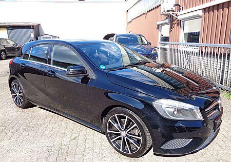 Mercedes-Benz A 180 , Panorama, Navi, PDC, SHZ
