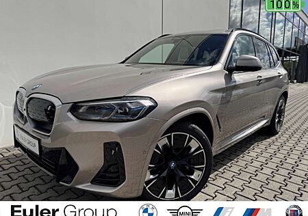 BMW iX3 Sportpaket AHK LkHz DrivAssProf HUD Parkass+