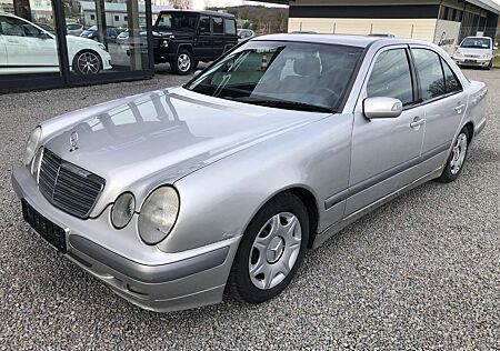 Mercedes-Benz E 220 CDI CLASSIC 6-Gang*AHK*GSHD*2.Hand*