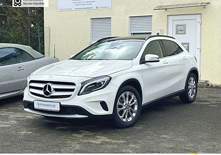 Mercedes-Benz GLA 200 7G-DCT Style Navi Panorama Sitzheizung LED Xenon