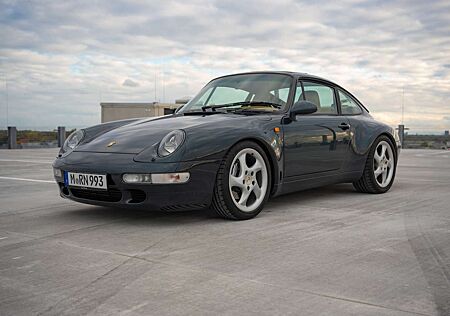 Porsche 911 993 Carrera 4 / Aventuragrünmetallic