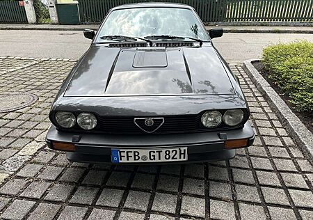 Alfa Romeo GTV 6/2.5