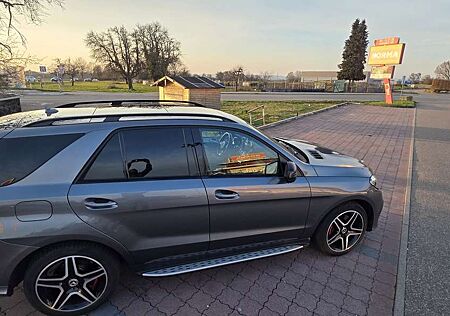 Mercedes-Benz GLE 350 d 4M.AMG Line/Night-360*/LED/Pano/STHZ/AHK/Klima/