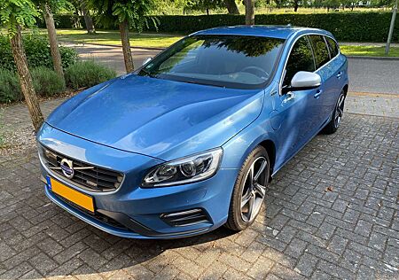Volvo V60 D6 Plug-In-Hybrid AWD R-Design, AHK, StandHz