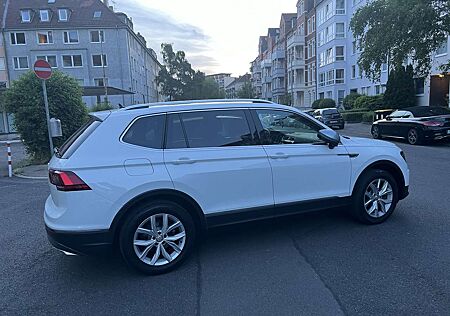 VW Tiguan Allspace Volkswagen Highline 4Motion