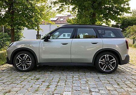 Mini One Countryman Countryman E COUNTRYMAN Elektro Classic Trim 245/45R19 M-Felgen