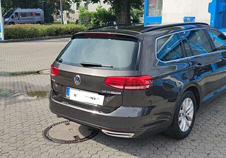 VW Passat Variant Volkswagen 2.0 TDI DSG (BlueMotion Technology) Comfortline