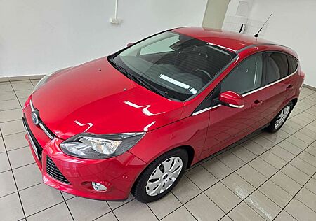 Ford Focus Lim. Titanium Sitzheizung Bluetooth 2.Hand