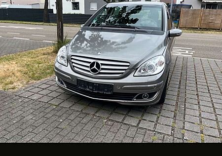 Mercedes-Benz B 200 (245.233)