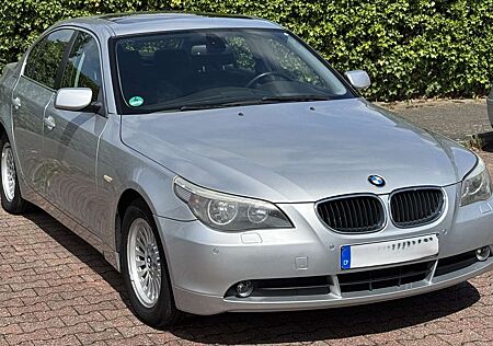 BMW 523i 523 Aut. (560L / E-60)