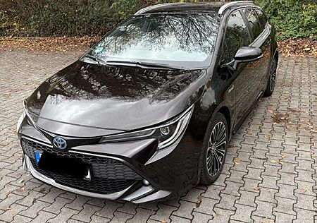 Toyota Corolla Hybrid Team D