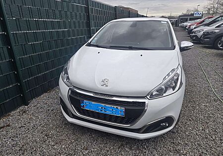 Peugeot 208 ALLURE BUS/1. Hand/ 1 Jahr Garantie/ TÜV NEU 81...