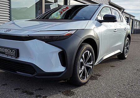 Toyota bZ4X + Comfort-Paket inkl. Winterkompletträder