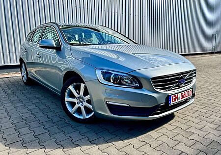 Volvo V60 T3Kombi MomentumAut.LederBiXenon32TkmAccBlis