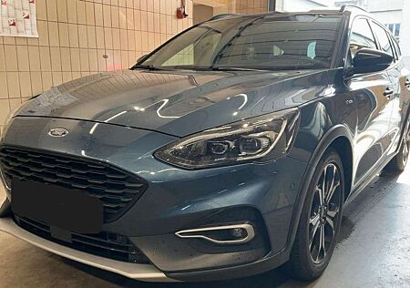 Ford Focus Turnier Active X 1.Hand Digital LED ACC