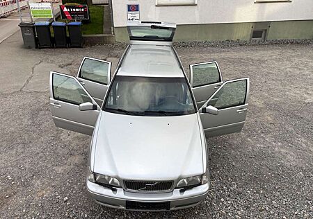 Volvo V70 2.4 Kombi**TÜV NEU**KLIMA**EURO 4**LEDER**ZV
