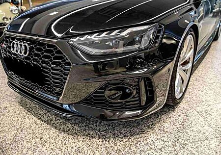 Audi RS4 Avant quattro tiptronic