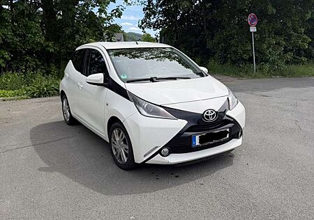 Toyota Aygo x-play touch