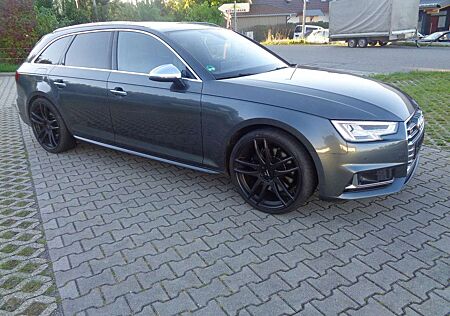 Audi S4 Avant 3.0 TFSI quattro