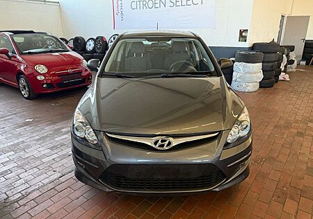 Hyundai i30 Edition+ Klima RENTNERIN 1.Hand Scheckheft