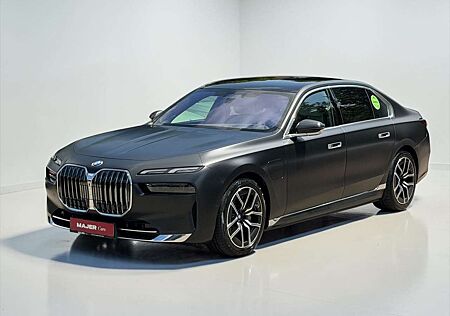BMW 750 E xDrive Design Pure Excellence*PANO*VOLLVOLL