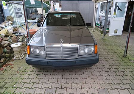 Mercedes-Benz E 230 E-Klasse