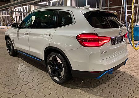BMW iX3 -IMPRESSIV-GARANTIE-PANO-HUD-KEYLESS-360-20Z-AHK