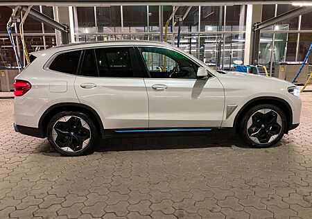 BMW iX3 -IMPRESSIV-GARANTIE-PANO-HUD-KEYLESS-360-20Z-AHK