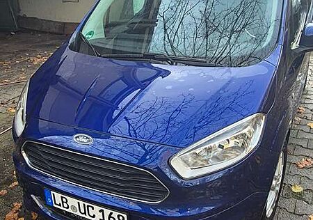 Ford Tourneo Courier 1.0 EcoBoost Titanium
