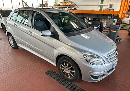 Mercedes-Benz B 200 Turbo Navi + Leder + Panorama + Standheiz