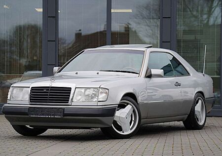 Mercedes-Benz 230 CE OLDTIMER