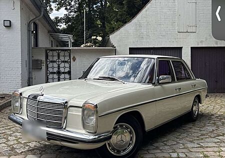 Mercedes-Benz W 114/115 Strich-Acht W115 220 D Automatic