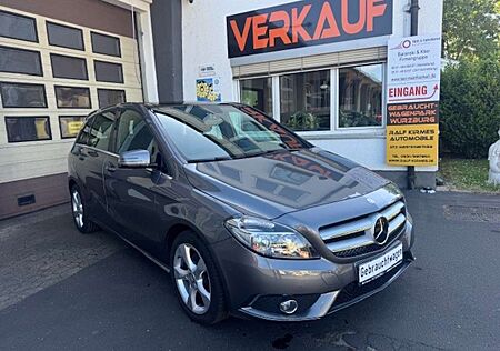 Mercedes-Benz B 180 Sport Paket AHK Panorama SHZ Navi 50TKM Klima