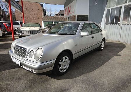 Mercedes-Benz E 230 Elegance Autom. Klima SHZ Ab.AHK