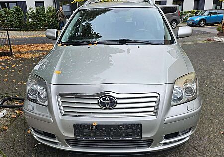 Toyota Avensis 2.0 Sol