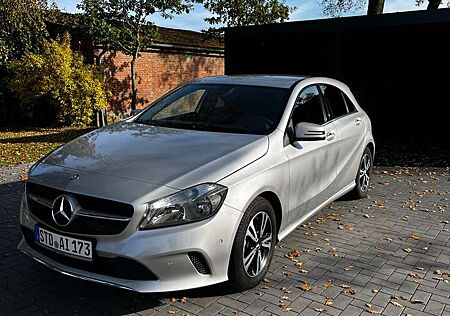 Mercedes-Benz A 180 BlueEfficiency, Navi, Kamera, 8-Fach Bereift