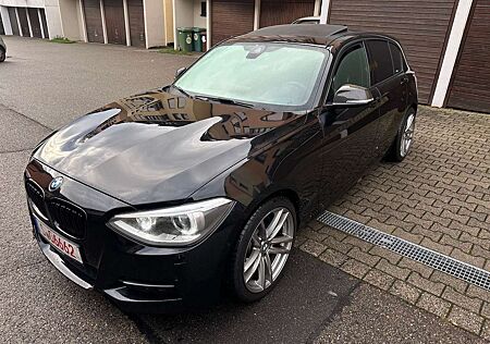 BMW 135 i xDrive / Parkpilot / Service neu bei