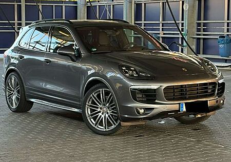 Porsche Cayenne GTS Paket Chrono 22 Zoll Facelift Panorama Kamara