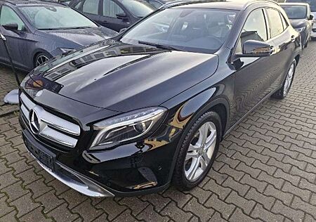 Mercedes-Benz GLA 180 Urban,Score 8-fach bereift