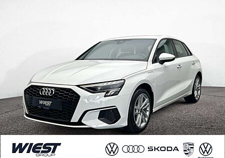 Audi A3 40 TFSI e S tronic, LED/KAM/NAVI/PD
