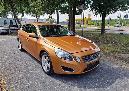 Volvo V60 Kombi Summum/ Navi / Leder / Xenon /EU5