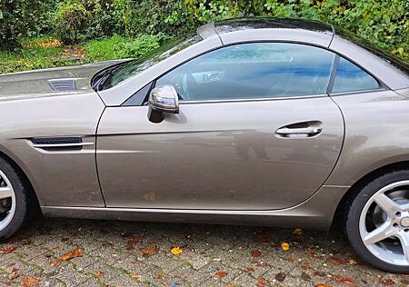 Mercedes-Benz SLK 200 9G-TRONIC Top Zustand. Distronic